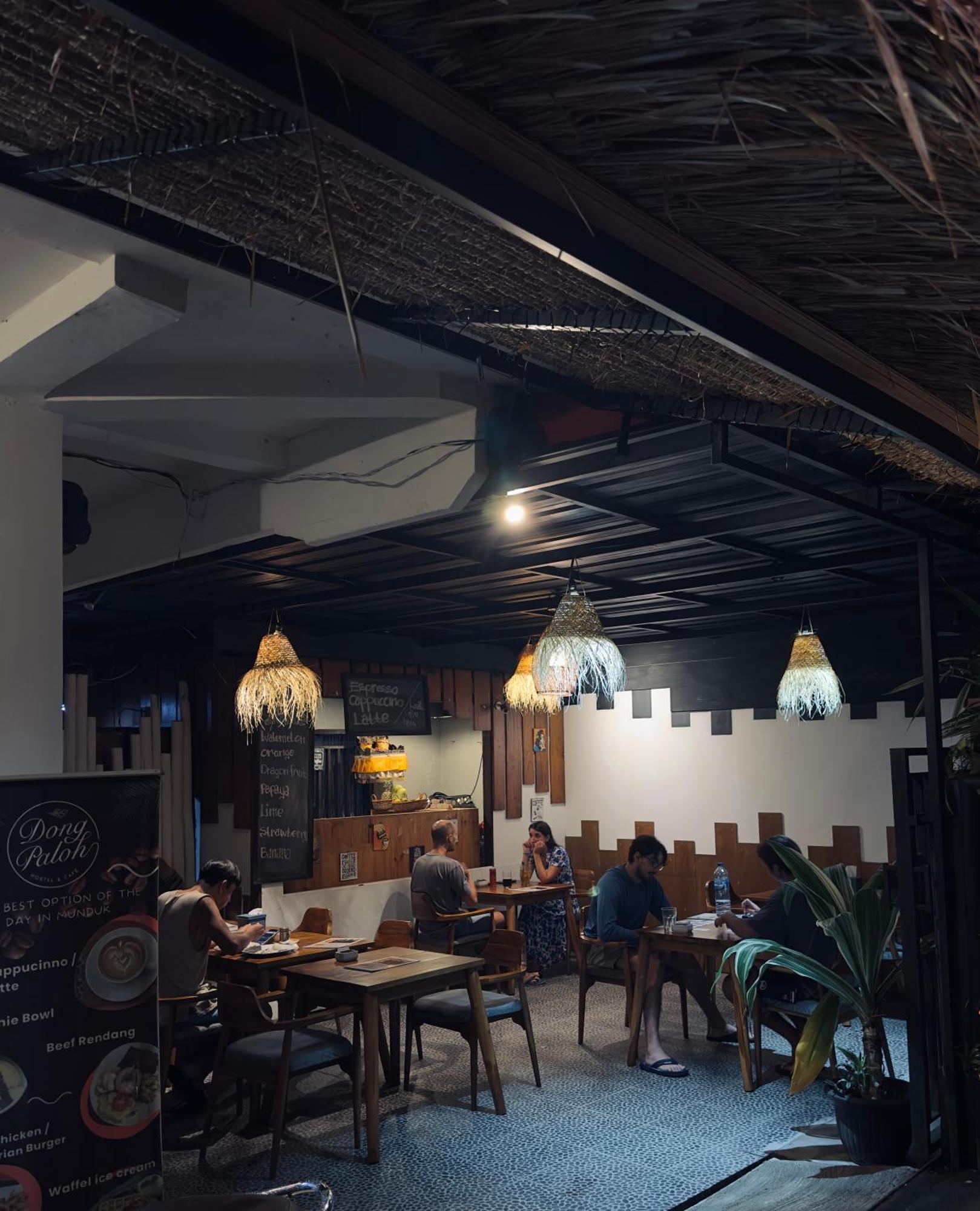 Dong Paloh Hostel Munduk Eksteriør billede