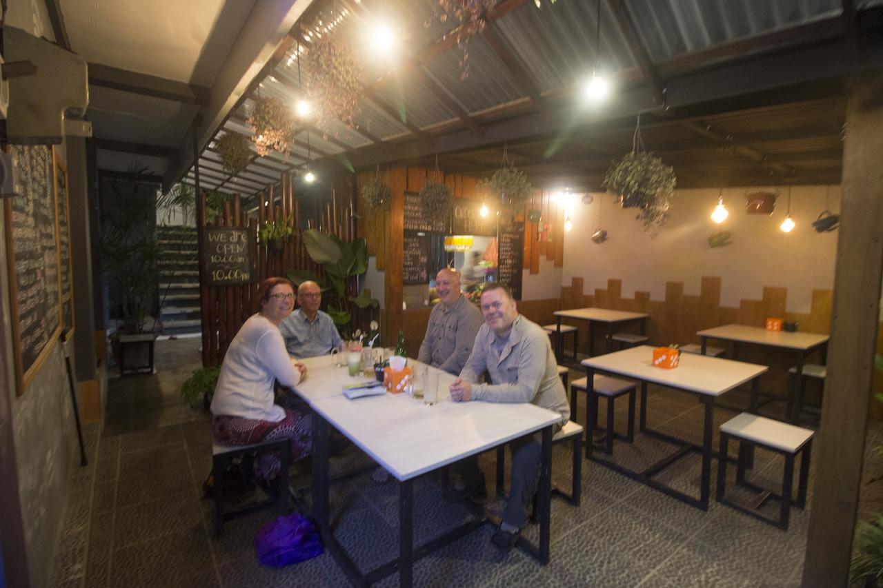 Dong Paloh Hostel Munduk Eksteriør billede